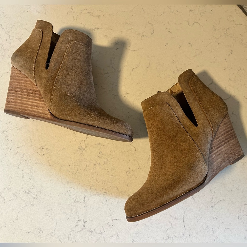 Lucky Brand Yabba Suede Tan Block Heel Wedge Ankle Boots 8.5/39 - Picture 2 of 14